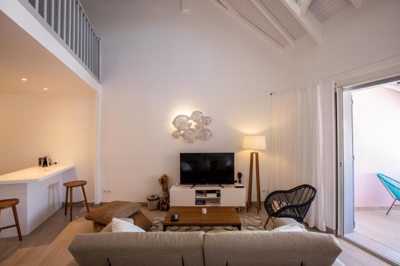 Stunning New Apartment With View Of Orient Bay Quarter of Orleans Extérieur photo