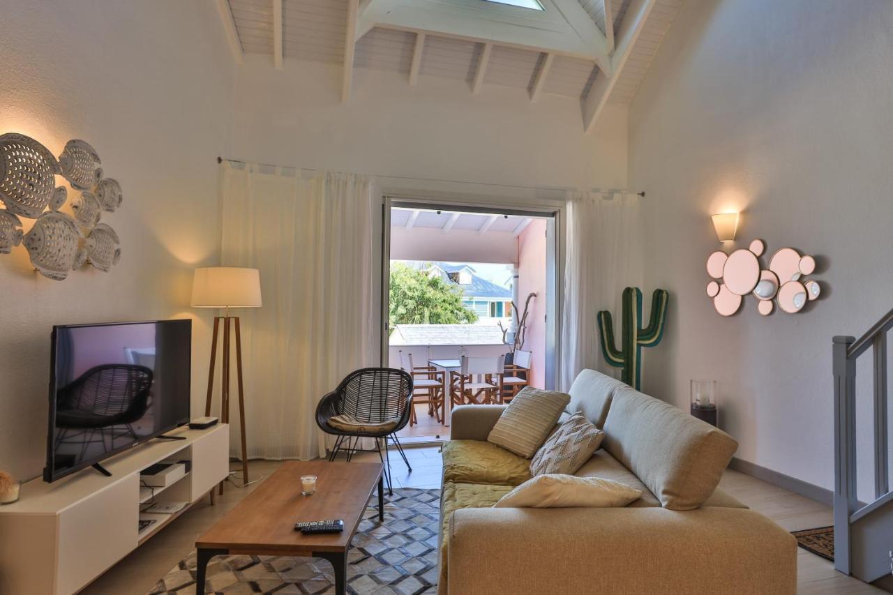 Stunning New Apartment With View Of Orient Bay Quarter of Orleans Extérieur photo
