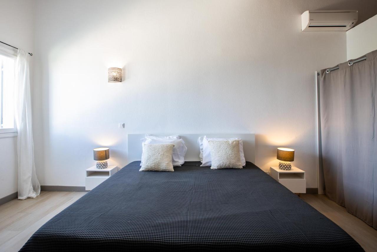 Stunning New Apartment With View Of Orient Bay Quarter of Orleans Extérieur photo
