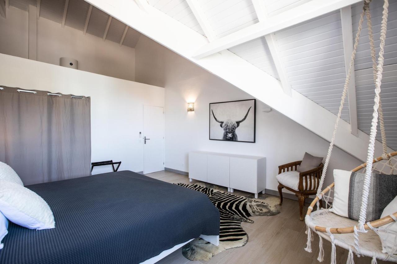 Stunning New Apartment With View Of Orient Bay Quarter of Orleans Extérieur photo